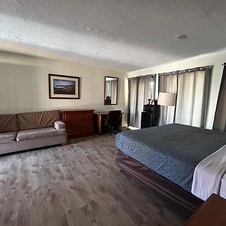 Econo Lodge Inn & Suites On The River Gatlinburg Extérieur photo