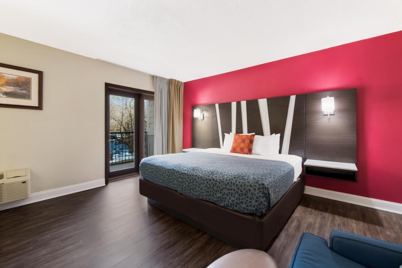 Econo Lodge Inn & Suites On The River Gatlinburg Extérieur photo