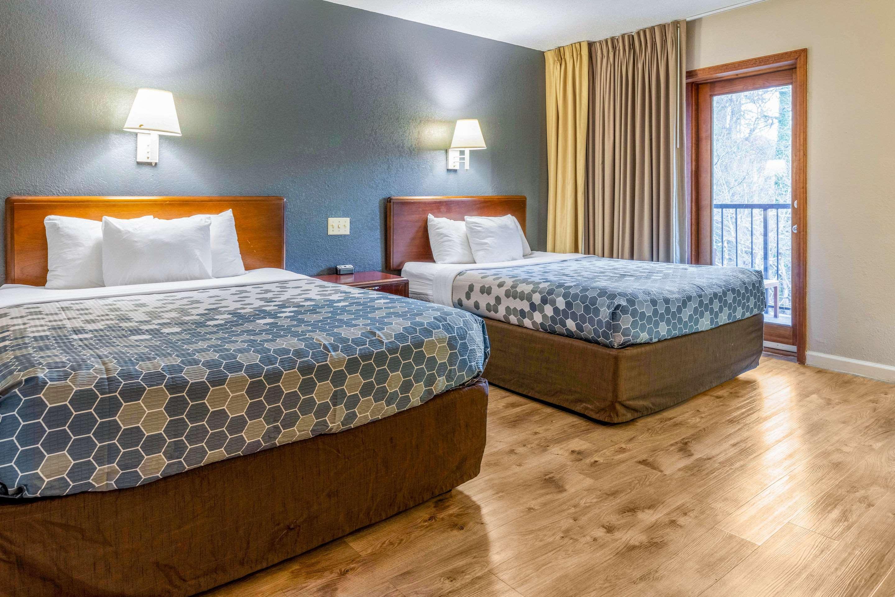 Econo Lodge Inn & Suites On The River Gatlinburg Extérieur photo