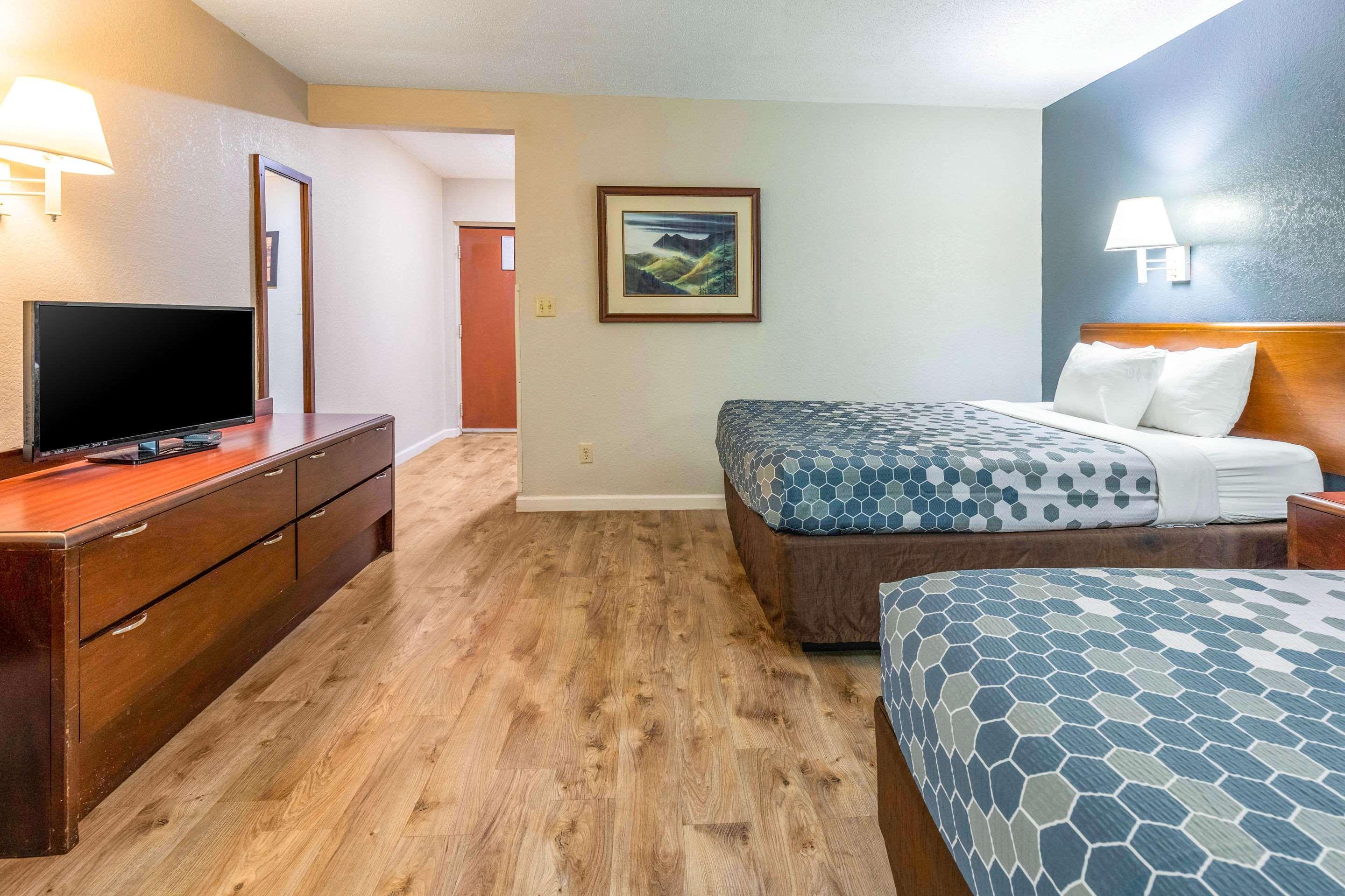 Econo Lodge Inn & Suites On The River Gatlinburg Extérieur photo