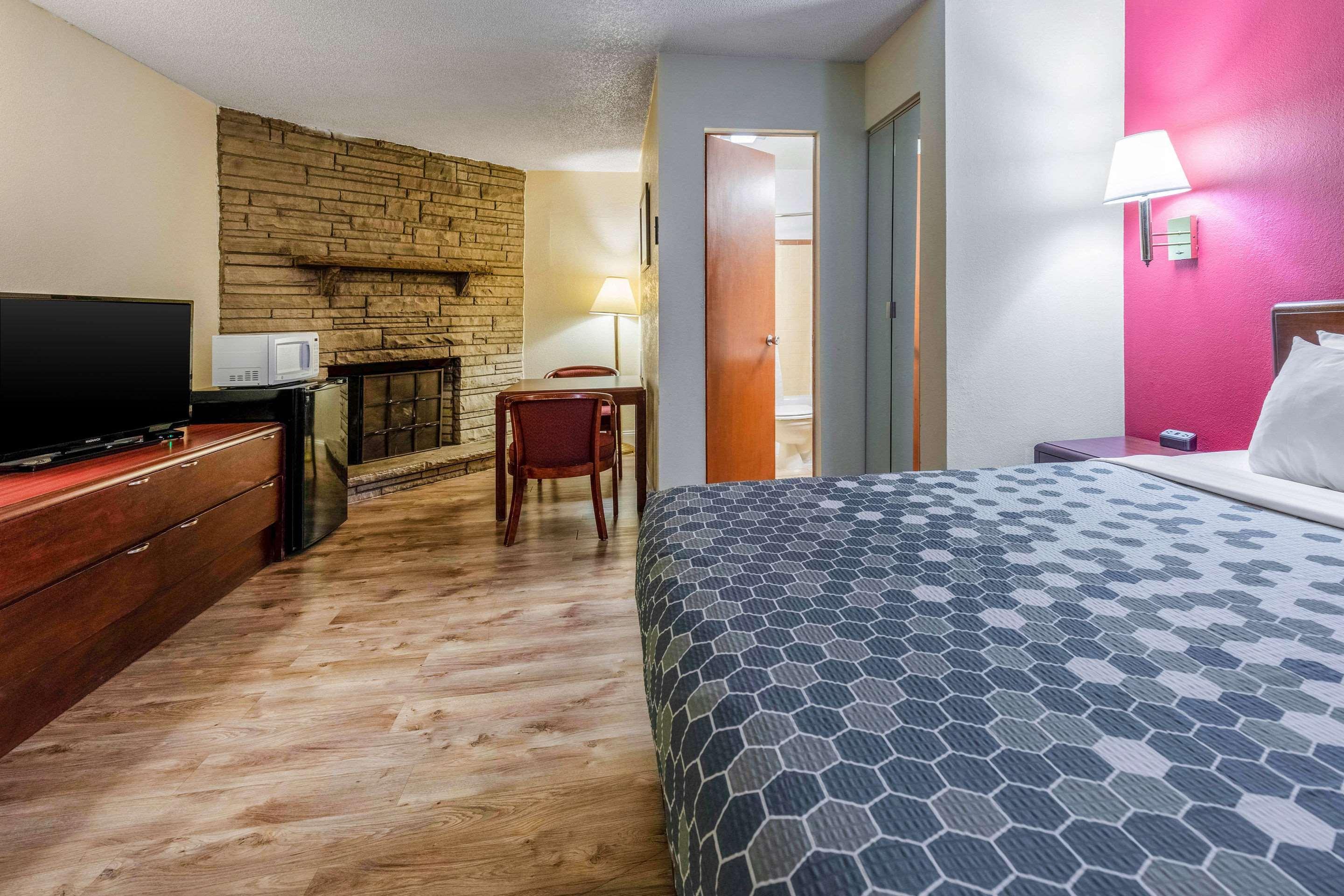 Econo Lodge Inn & Suites On The River Gatlinburg Extérieur photo