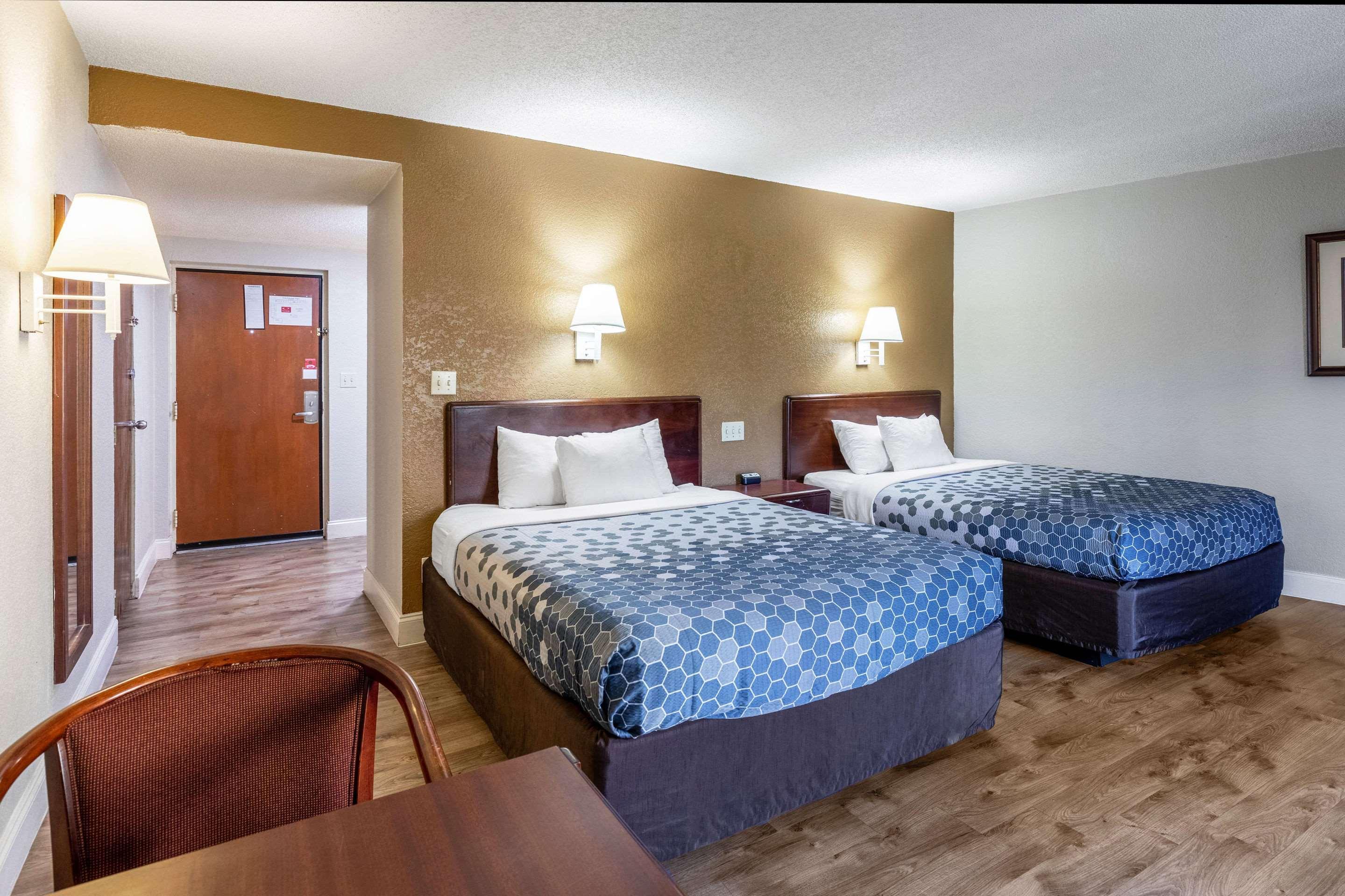 Econo Lodge Inn & Suites On The River Gatlinburg Extérieur photo