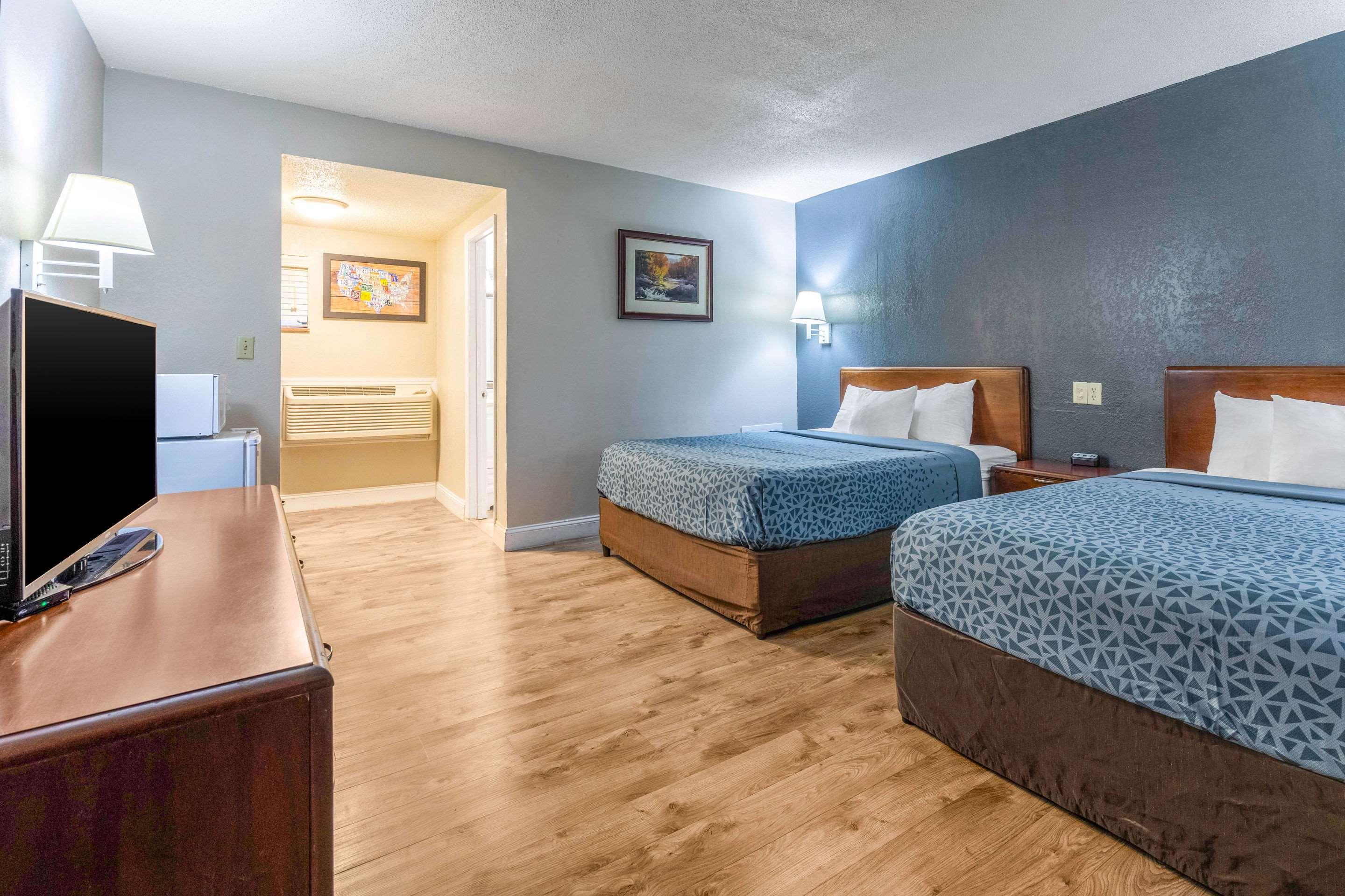 Econo Lodge Inn & Suites On The River Gatlinburg Extérieur photo