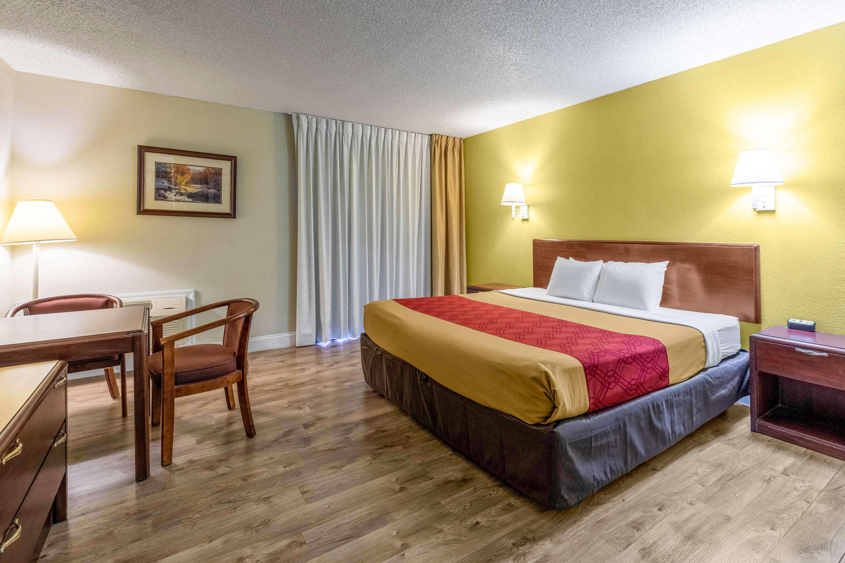 Econo Lodge Inn & Suites On The River Gatlinburg Extérieur photo