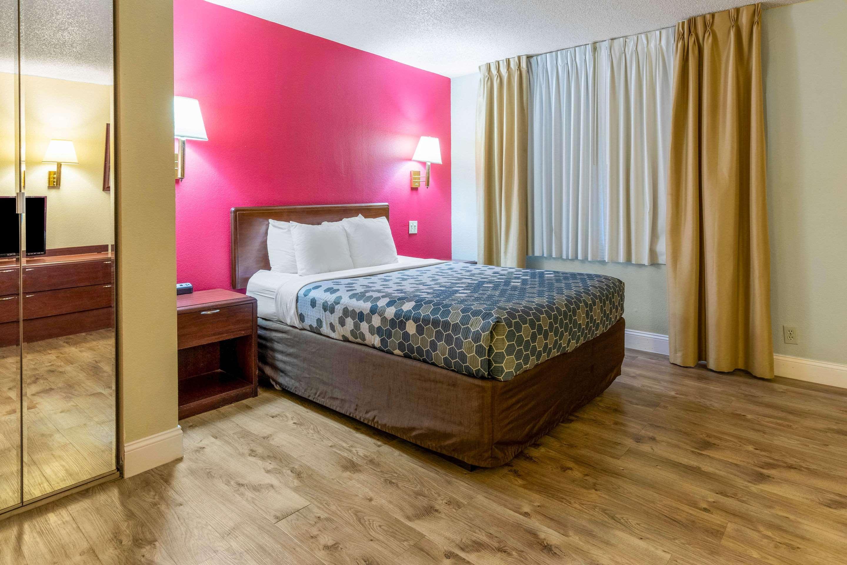Econo Lodge Inn & Suites On The River Gatlinburg Extérieur photo