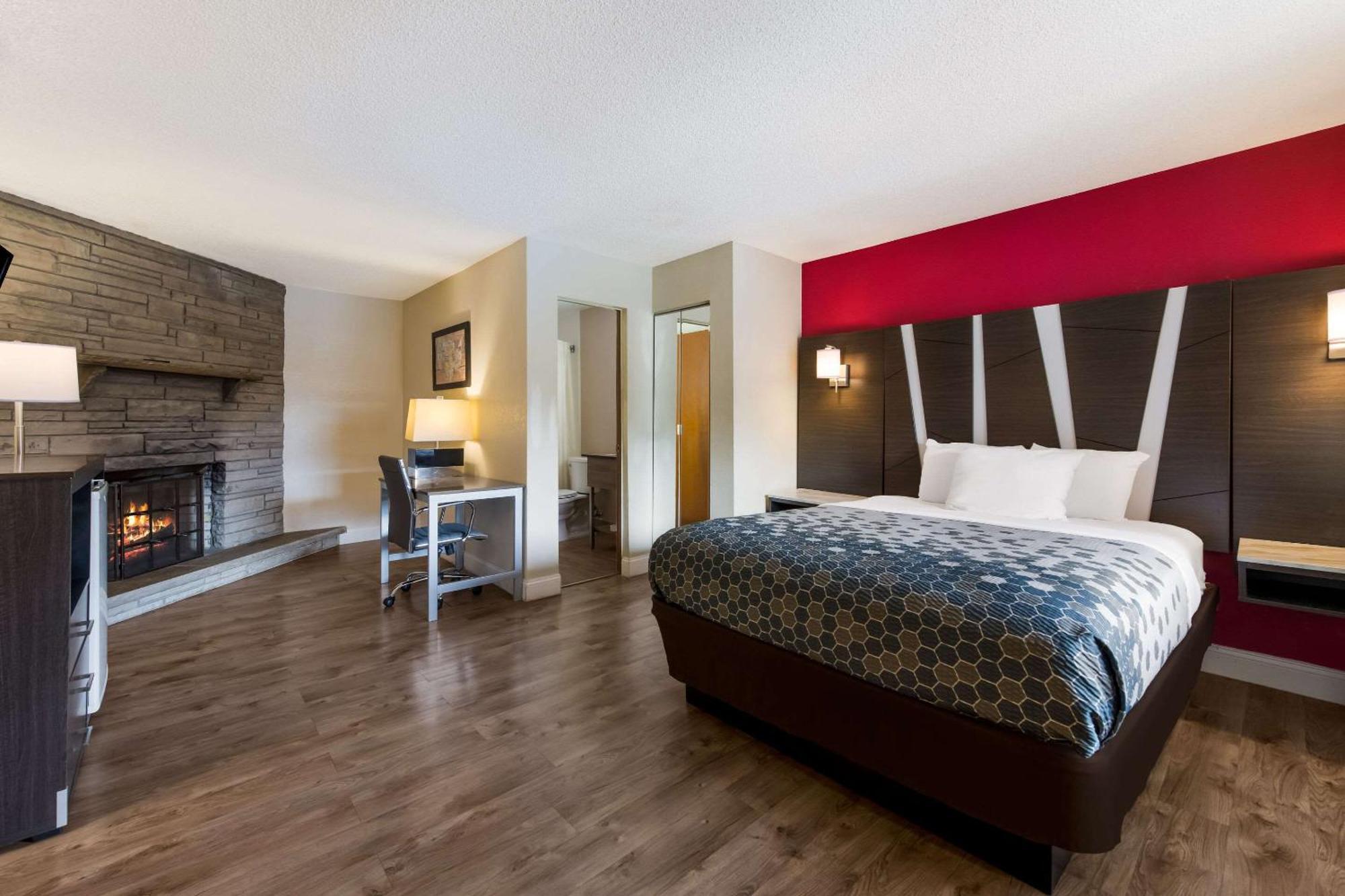 Econo Lodge Inn & Suites On The River Gatlinburg Extérieur photo