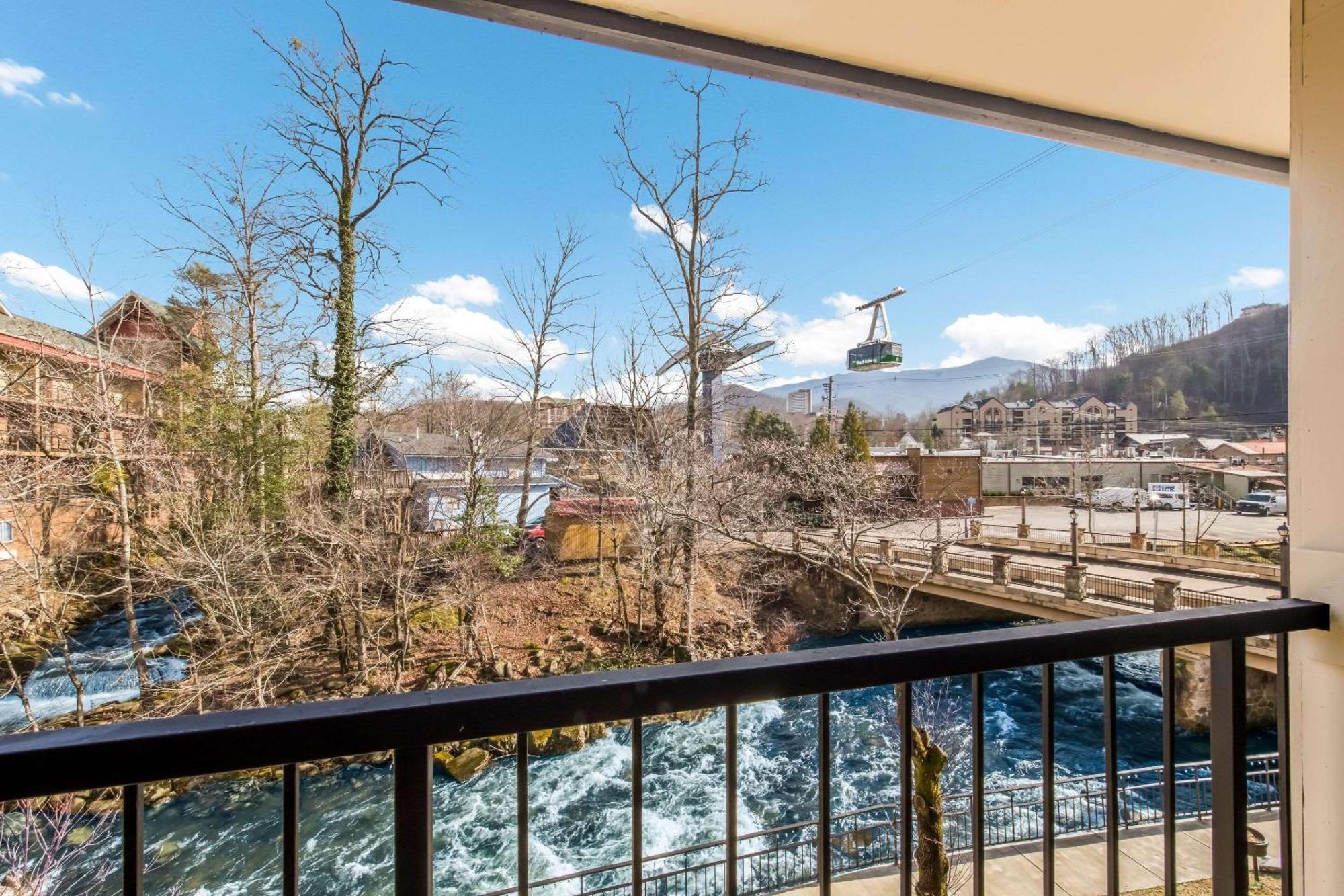 Econo Lodge Inn & Suites On The River Gatlinburg Extérieur photo