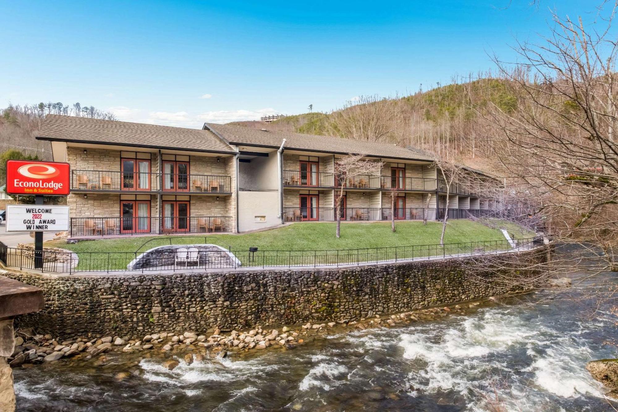 Econo Lodge Inn & Suites On The River Gatlinburg Extérieur photo